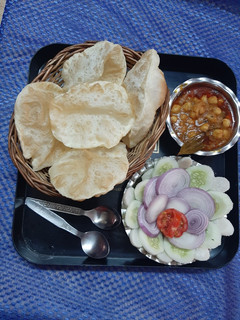 छोले भटूरे (Chole bhature recipe in hindi) रेसिपी मुख्य फोटो