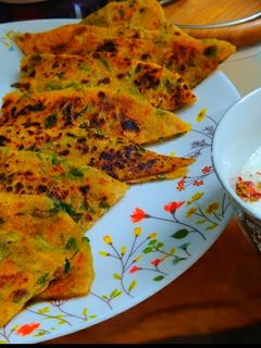 पालक पराठा (palak paratha recipe in Hindi) रेसिपी मुख्य फोटो