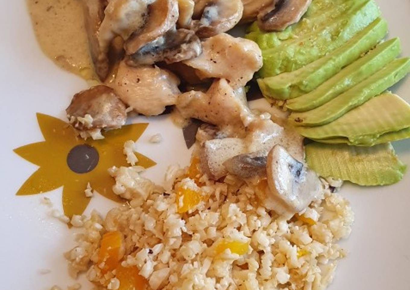 Pollo con champiñones en crema keto