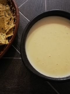 Una foto de Salsa de Cheddar para nachos