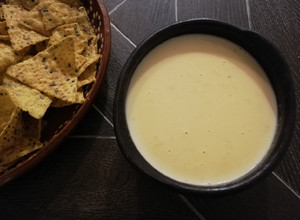Una foto de Salsa de Cheddar para nachos