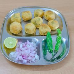 A picture of Lemon vada.