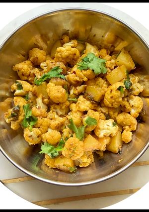 ફ્લાવર-બટાકા નું શાક(Cauliflower potato sabji recipe in Gujarati) રેસીપી મુખ્ય ફોટો