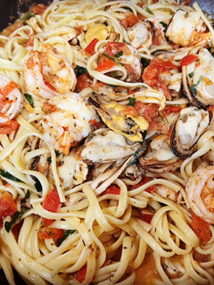 A picture of Mussels and Shrimp Tomato Pasta.