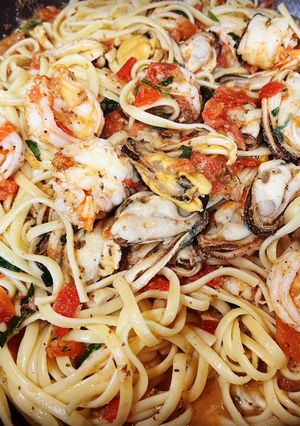 A picture of Mussels and Shrimp Tomato Pasta.