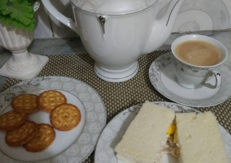 Steps to Cook Yummy Chicken egg sandwitch with tea