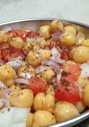 A picture of Chana Chat.