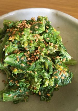 A picture of Canola Flower with Japanese Wasabi Mayonnaise sauce.