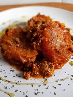 Una foto de Patatas a la importancia con picadillo cubano