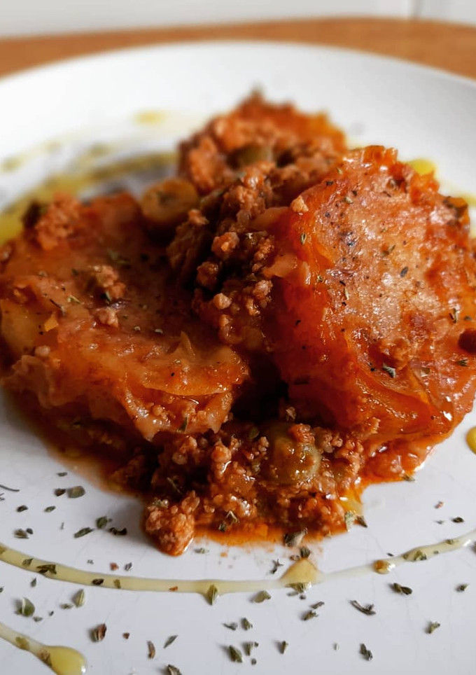 Una foto de Patatas a la importancia con picadillo cubano