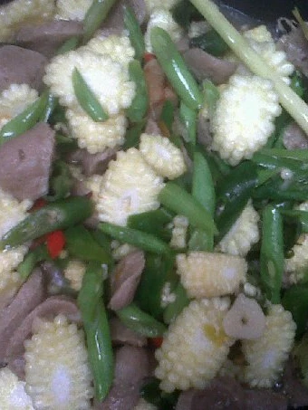 Langkah Mudah untuk Membikin Resep Tumis buncis putren baso yang  Bikin Ketagihan Anti Ribet, Uenak Banget