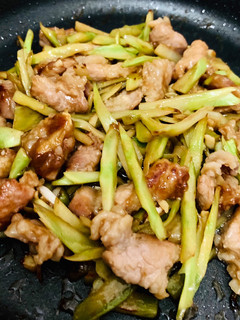 菜心炒里肌肉絲🐷方便便當菜·食物不浪費🥦 的食譜成品照片