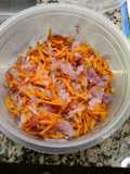 Ensalada de repollo, zanahorias y cebollas