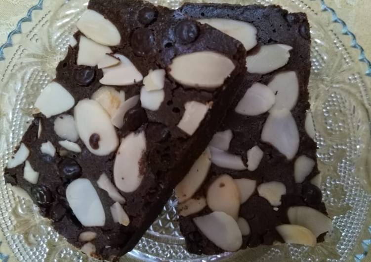 Resep Brownies almond milo chocochip no mixer yang Enak