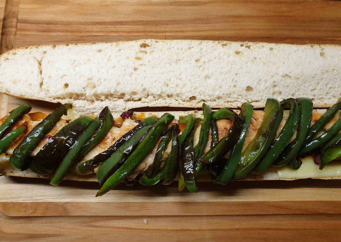 Bocadillo de pollo, pimientos y bacon sin gluten