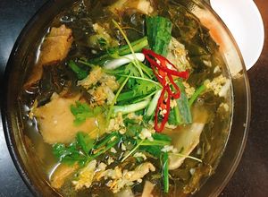 Hình của món Canh Gà Nấu Lá Giang.