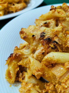 Una foto de Macarrones con atún y sobrasada gratinados con queso