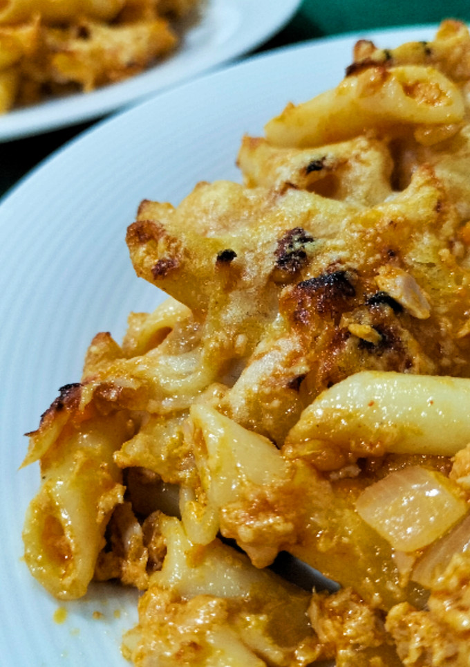 Una foto de Macarrones con atún y sobrasada gratinados con queso