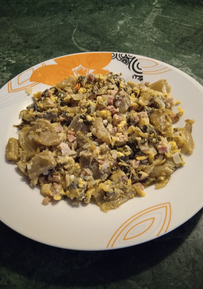 Una foto de Revuelto de acelgas salteadas con jamón