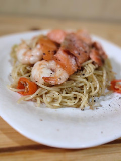 Foto resep Aglio E Olio : Shrimp And Salmon Pasta