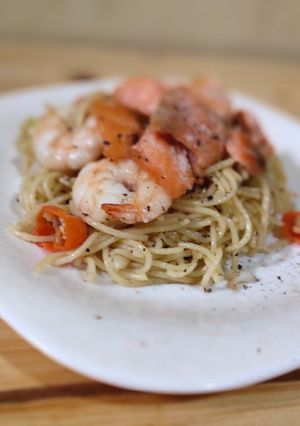 Foto resep Aglio E Olio : Shrimp And Salmon Pasta