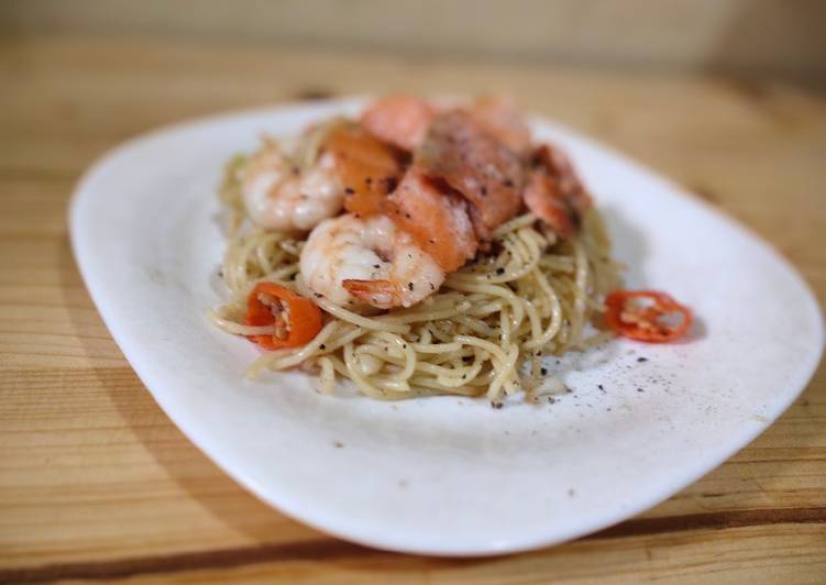 Resep Aglio E Olio : Shrimp And Salmon Pasta yang Menggugah Selera