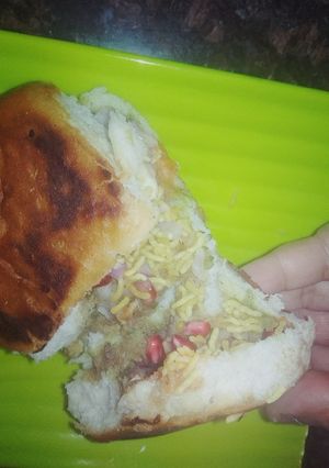 A picture of Dabeli.