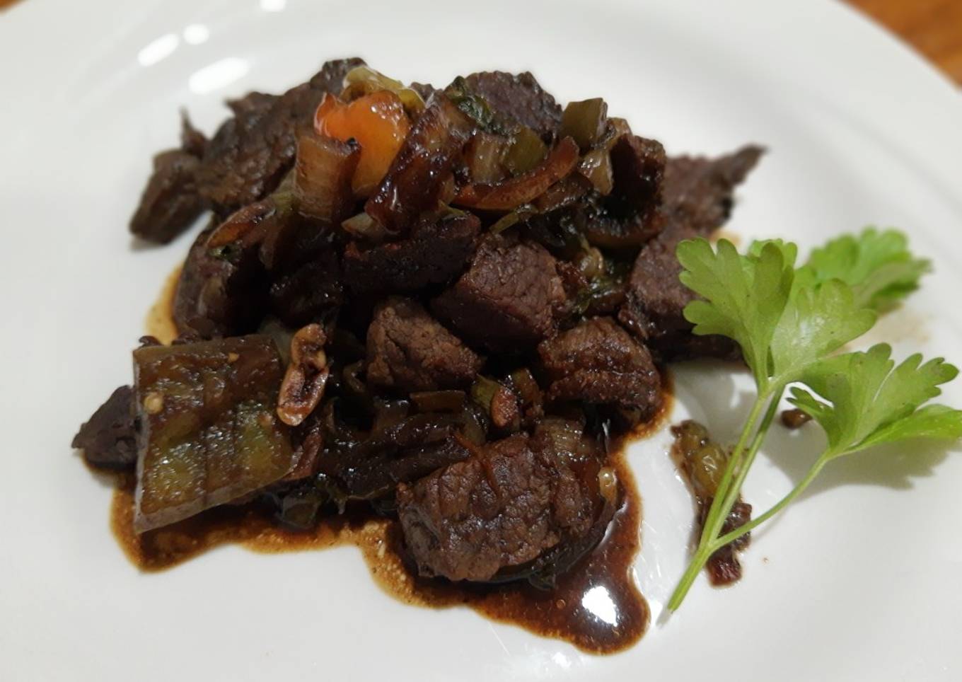 Daditos de res con especias y salsa soya