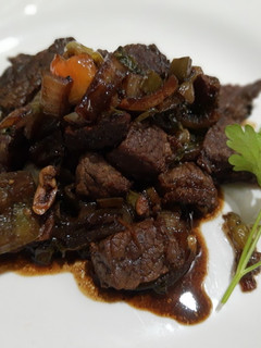 Una foto de Daditos de res con especias y salsa soya