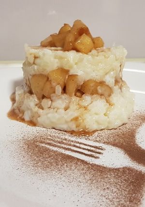 O poză a rețetei Orez cu lapte și mere caramelizate.