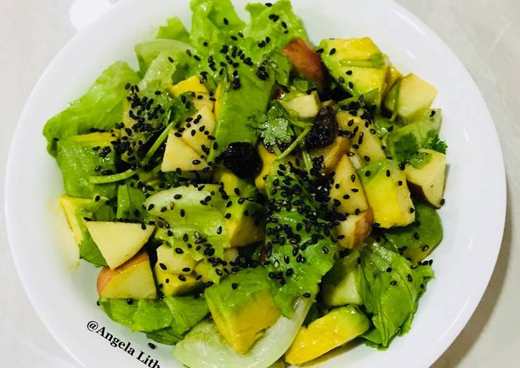 Salad sayur dan buah alpukat