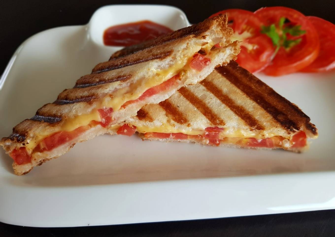 Tomato and Cheese Grilled Sandwich