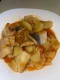 Patatas guisadas con merluza
