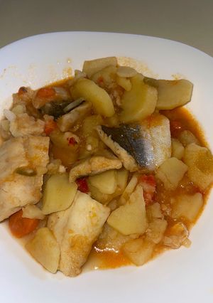Una foto de Patatas guisadas con merluza
