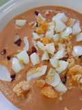 Salmorejo con jamón y huevo duro