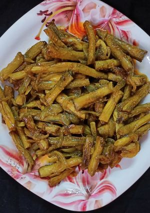 কচুর লতি চচ্চড়ি(Kochur loti chorchori recipe in Bengali) রেসিপির প্রধান ছবি