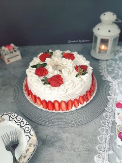 صورة لوصفة قالب كيك محشي بكريما شانتيه وجوز 🎂