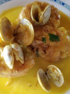 Una foto de Rape en salsa de azafrán