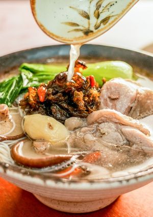 【雨來菇菇雞湯麵】必學‼低熱量料理✨雨來菇菇雞湯麵口感豐富又營養 的食譜成品照片