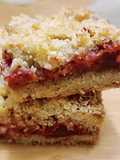 Cuadrados de avena y frutillas