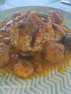 Una foto de Albóndigas de mero y gambas