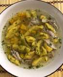Курячий бульйон з гарбузовими галушками