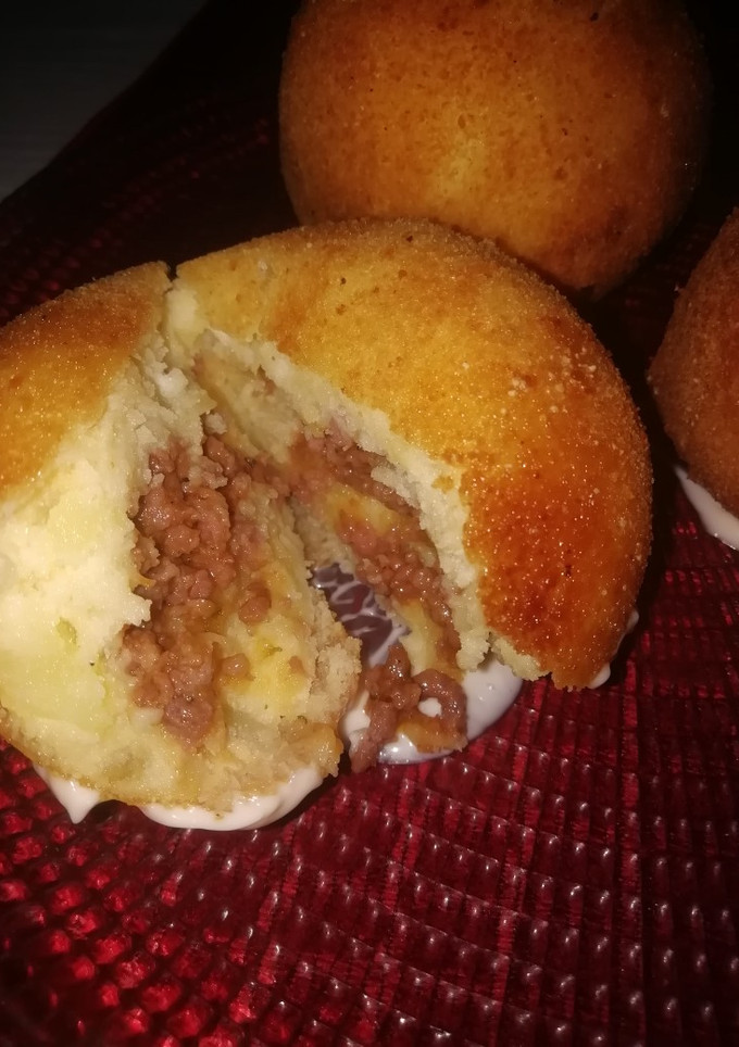Una foto de Bolas de patatas rellenas de carne
