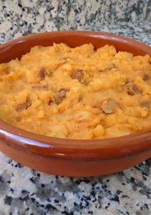 Foto principal de Patatas revolconas, patatas meneás o patatas removidas