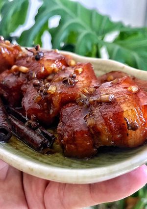 Hình của món Thịt kho sẫm sệt.