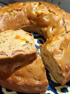 Una foto de Budín húmedo de calabaza y uvas