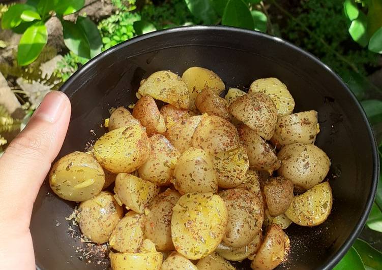 Cara Menyiapkan Garlic Butter Potatoes, Praktis