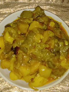 आलू और गलका की मसाले वाली सब्जी (aloo aur golka ki masale wali sabzi recipe in Hindi) रेसिपी मुख्य फोटो