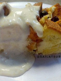 Foto resep Bread Pudding with Vanilla Sauce #selasabisa