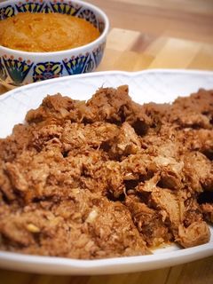 Una foto de Ternera gallega con salsa dulce de zanahoria